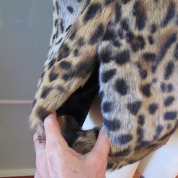Vintage Bebe Leopard Print Faux Fur Capelet - Picture 2 of 8